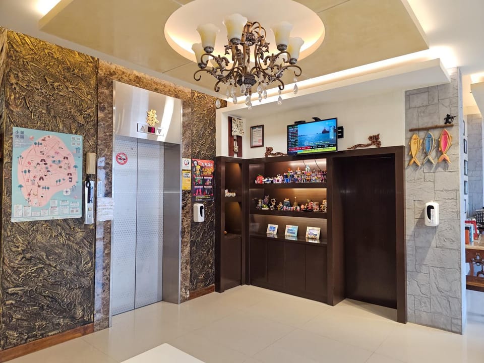 Coffee/tea facilities, Lounge or bar, elevator