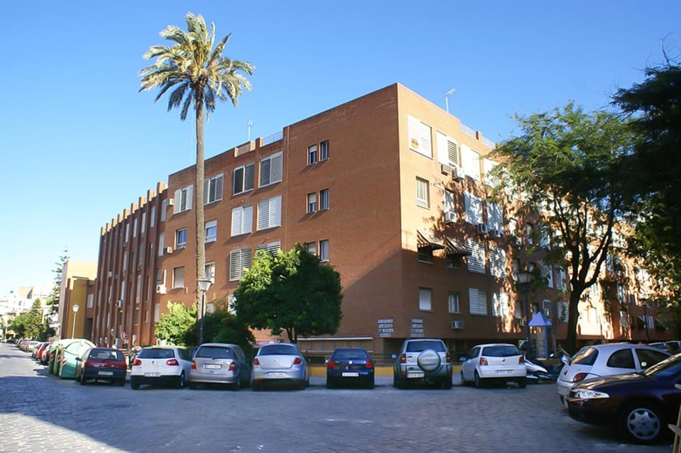 Property building, Neighbourhood