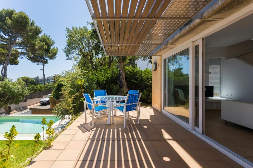 Property building, Garden, Balcony/Terrace, Garden view, Swimming pool, Breakfast