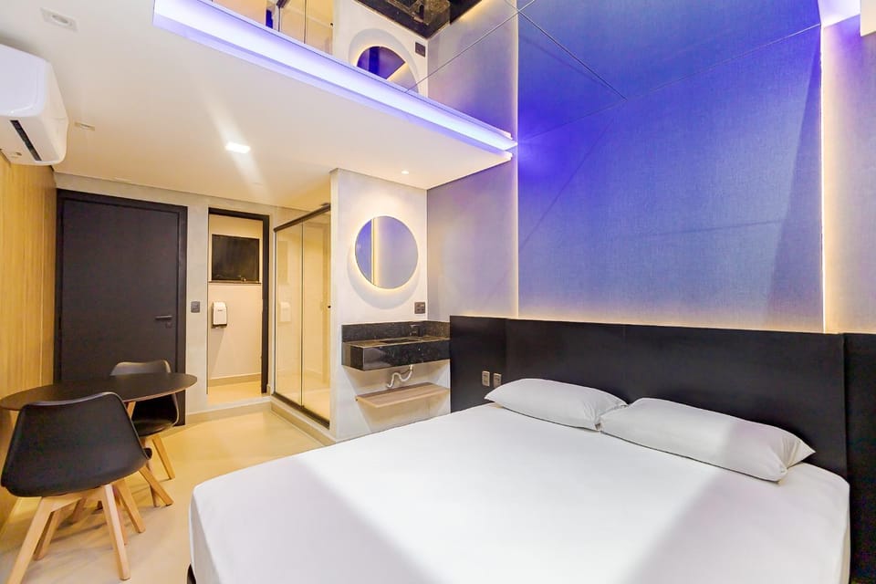 Bed, Bathroom, Photo of the whole room, air conditioner