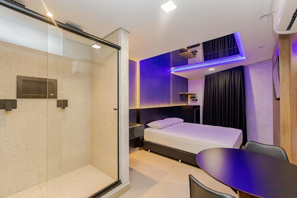 Shower, Bed, Photo of the whole room, oven, air conditioner