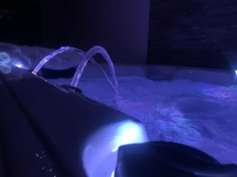 Sandspa logement avec jacuzzi House in Provence-Alpes-Côte d'Azur