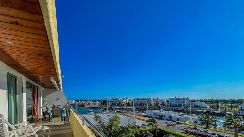 Aquamar Sunset T2 by HsR Marina Vilamoura Apartment in Quarteira