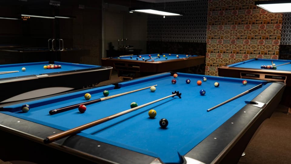 Billiard, Game Room