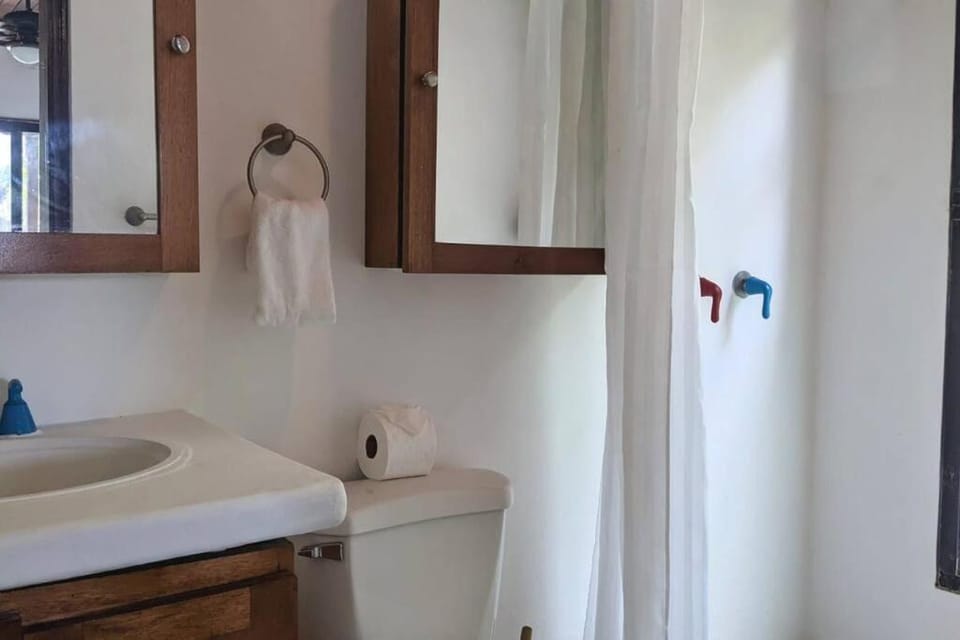 Shankton Harbour 3 Bedroom 4 Bathroom Beach House w Private BEACH SEA path Villa in Guanacaste Province