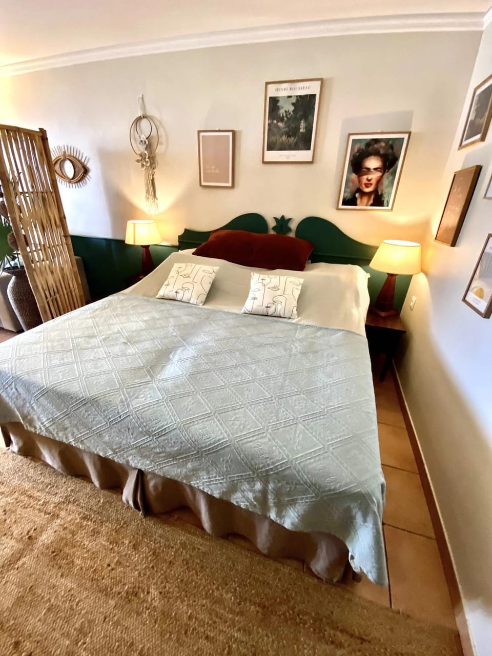 Bed, Living room, Photo of the whole room, Bedroom