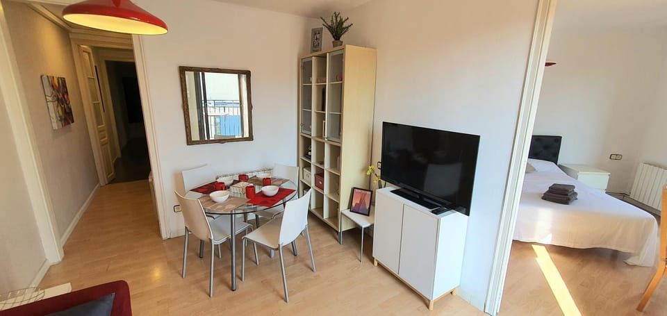 Communal lounge/ TV room, TV and multimedia, Living room, Dining area