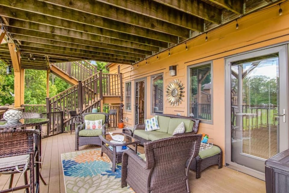 Condo On the Green House in Castle Rock Lake