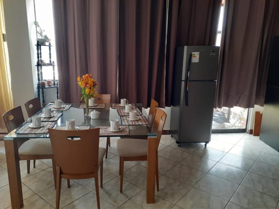 Dining area, minibar