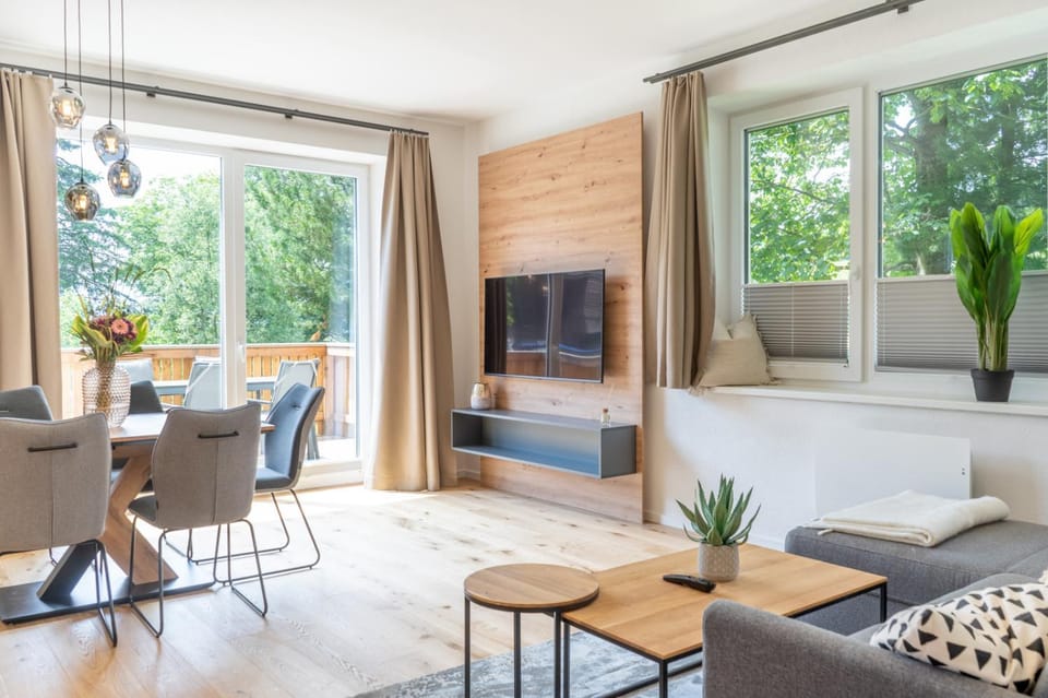 TV and multimedia, Living room, Seating area, Dining area, Garden view