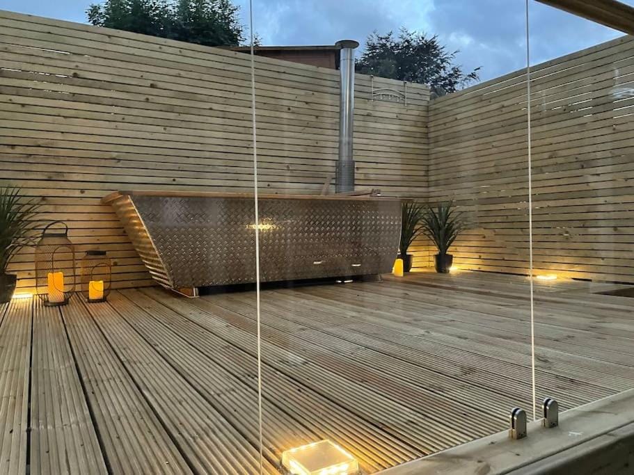 Shower, Hot Tub, Balcony/Terrace