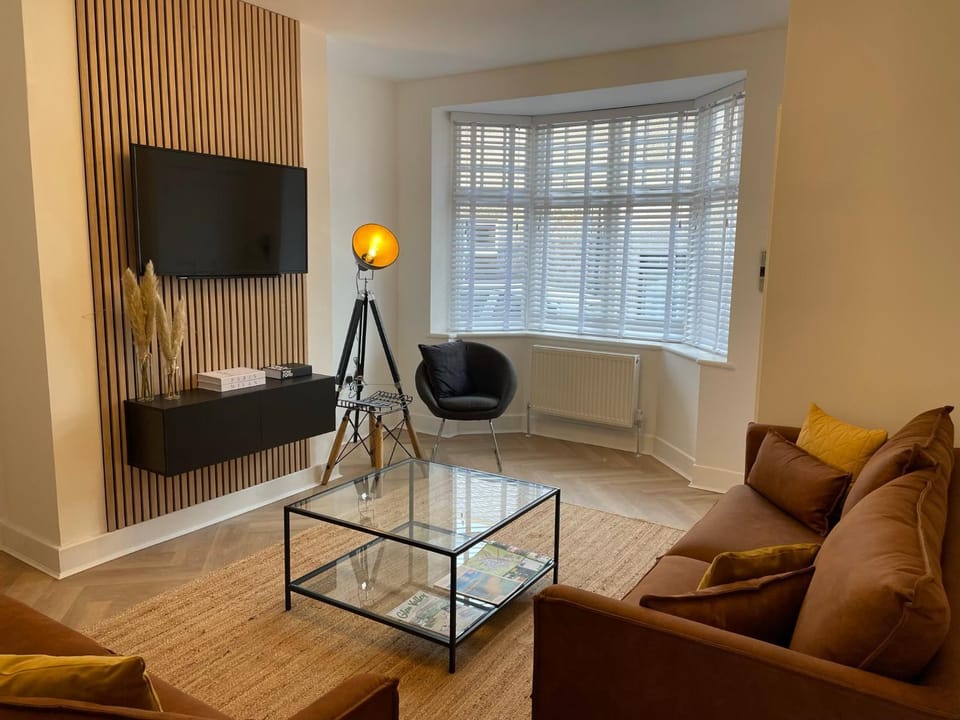 TV and multimedia, Living room, Seating area