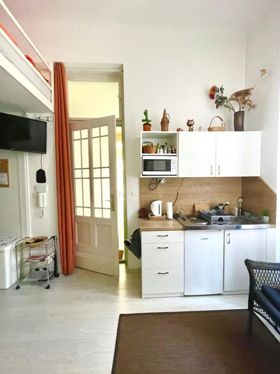 Kitchen or kitchenette