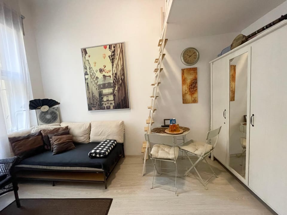 Living room, Photo of the whole room, Dining area