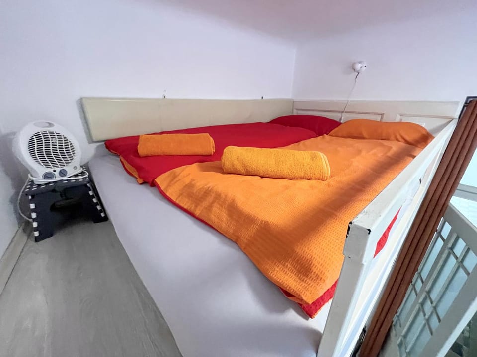Bed, bunk bed