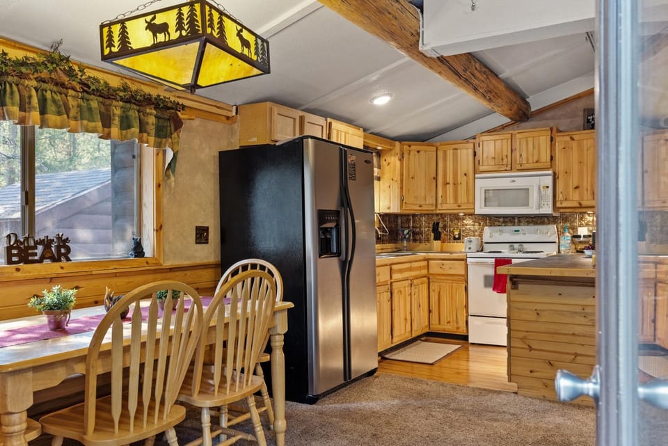 Hayloft Hollow by KABINO Fire Pit Fireplace Loft with Low Ceiling High Chair WiFi House in Island Park