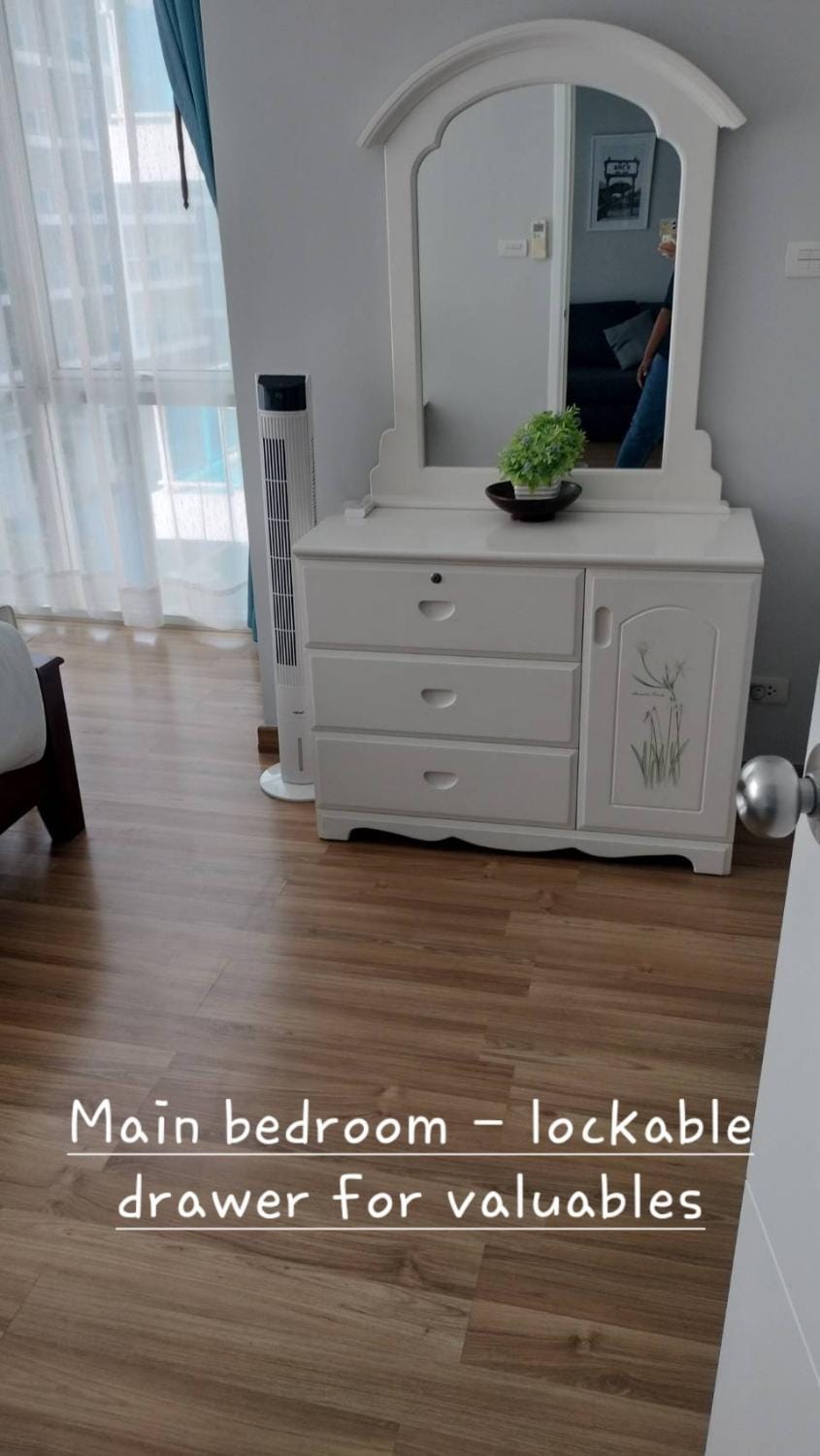 Light, airy, pool views 2 bed 2 bath, free wifi, elect Apartment in Nong Kae