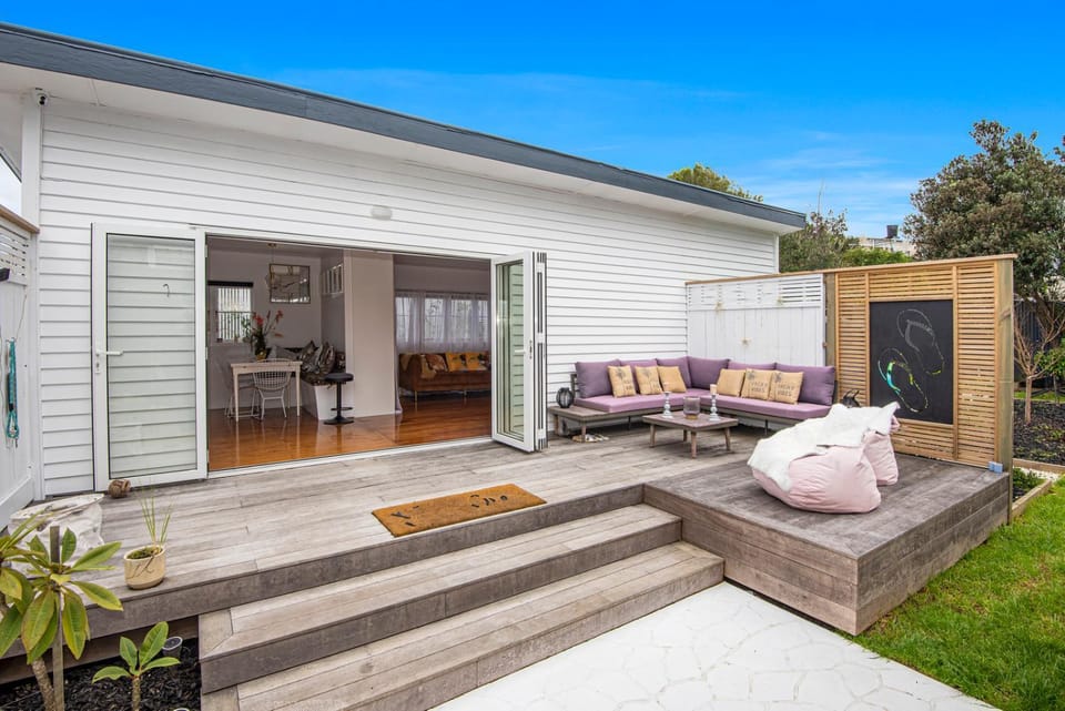 Waterfront Sunsets Studio House in Northland