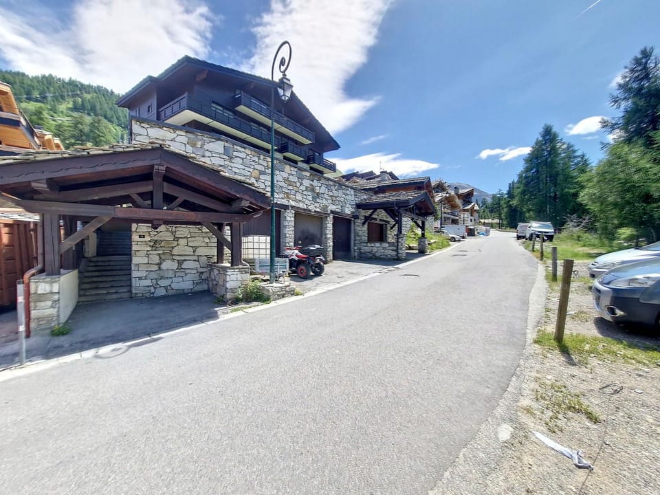 Charmant duplex 4p, 6 pers, parking, au pied des pistes - FR-1-518-92 Apartment in Val dIsere