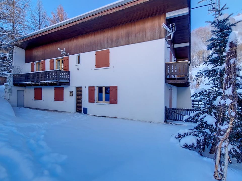 Charmant appartement au pied des pistes, 3 pièces, balcon, calme - FR-1-518-115 Apartment in Val dIsere