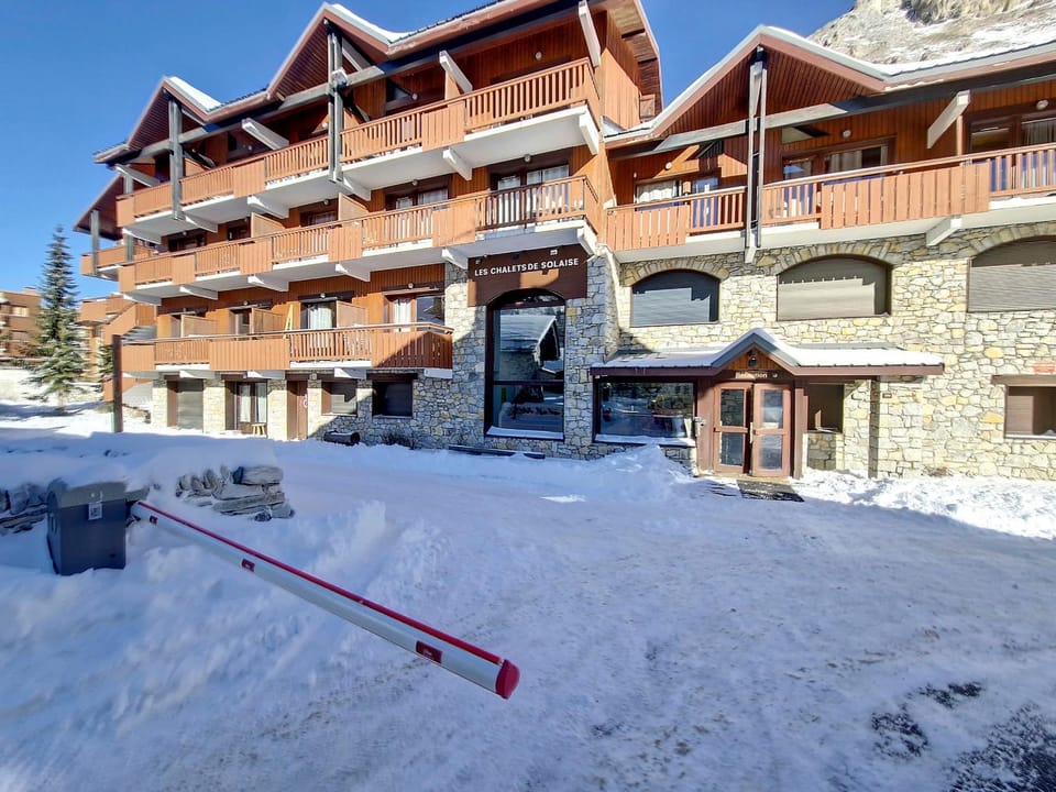 Studio avec mezzanine, balcon, parking proche pistes Val-d'Isère - FR-1-518-133 Apartment in Val dIsere
