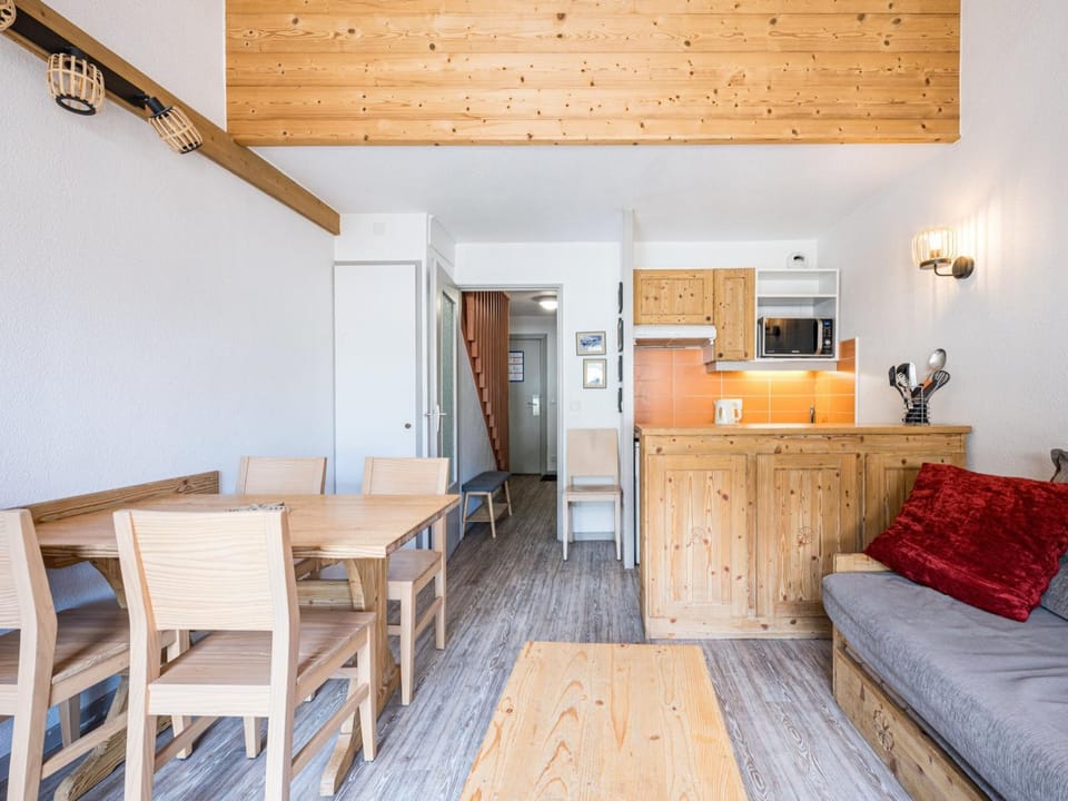 Studio avec mezzanine, balcon, parking proche pistes Val-d'Isère - FR-1-518-133 Apartment in Val dIsere