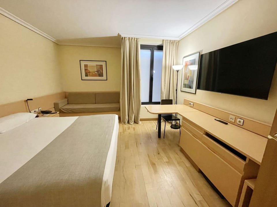 Photo of the whole room, Decorative detail, Decorative detail