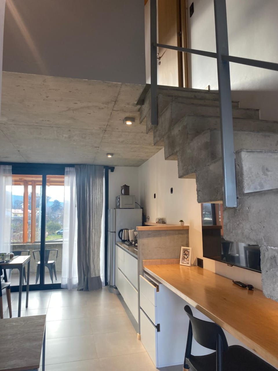 Kitchen or kitchenette, Dining area