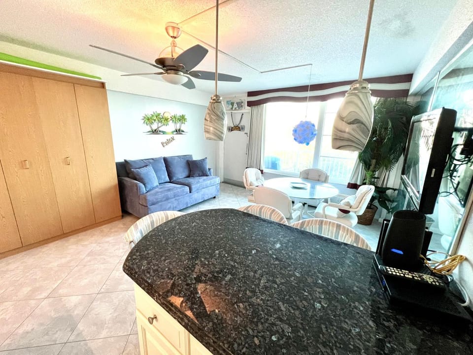 Bed, Photo of the whole room, Dining area