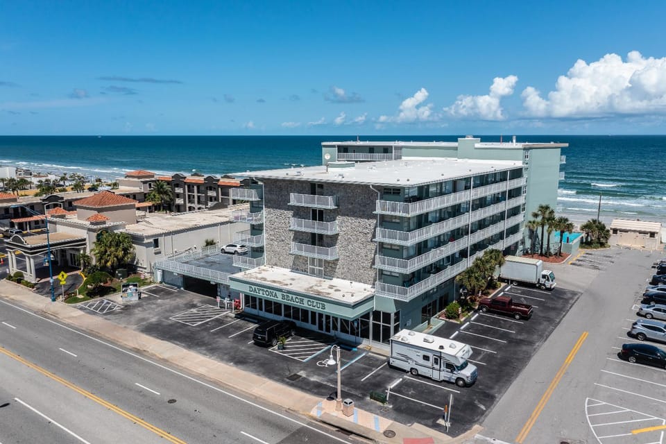 Property building, Bird's eye view, Beach