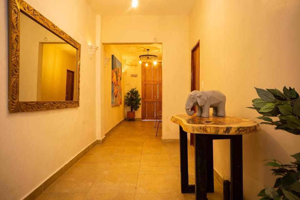 Casa Quero 915 4BR House Old City rooftop jacuzzi AC full Wifi House in Cartagena