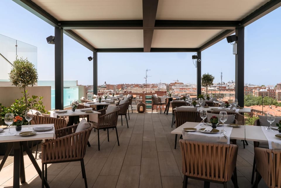 Restaurant/places to eat, Balcony/Terrace