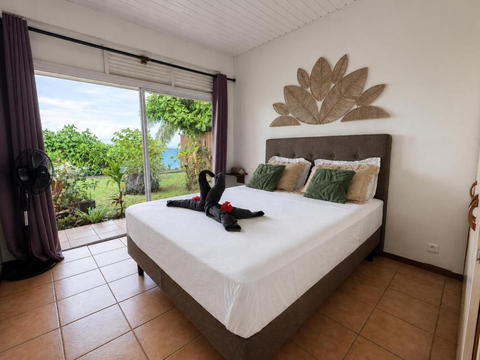 Bed, Photo of the whole room, Bedroom, Garden view, towels