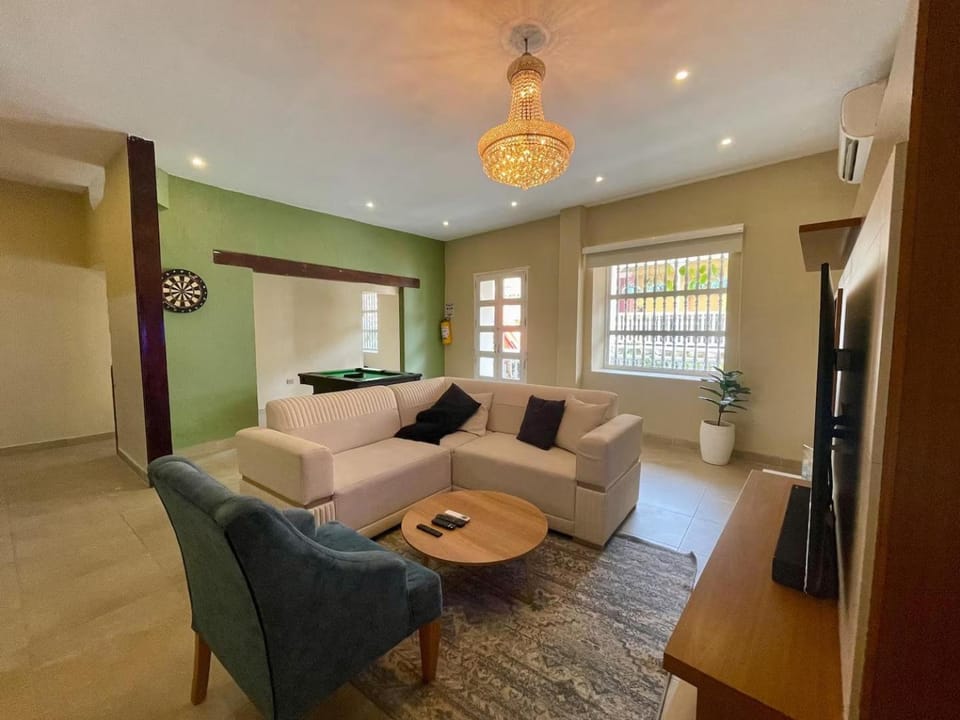 Casa Badillo 2 OLD CITY CRAZY LOCATION 4br jacuzzi wifi Ac hottub Apartment in Cartagena