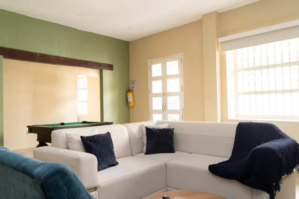 Casa Badillo 2 OLD CITY CRAZY LOCATION 4br jacuzzi wifi Ac hottub Apartment in Cartagena