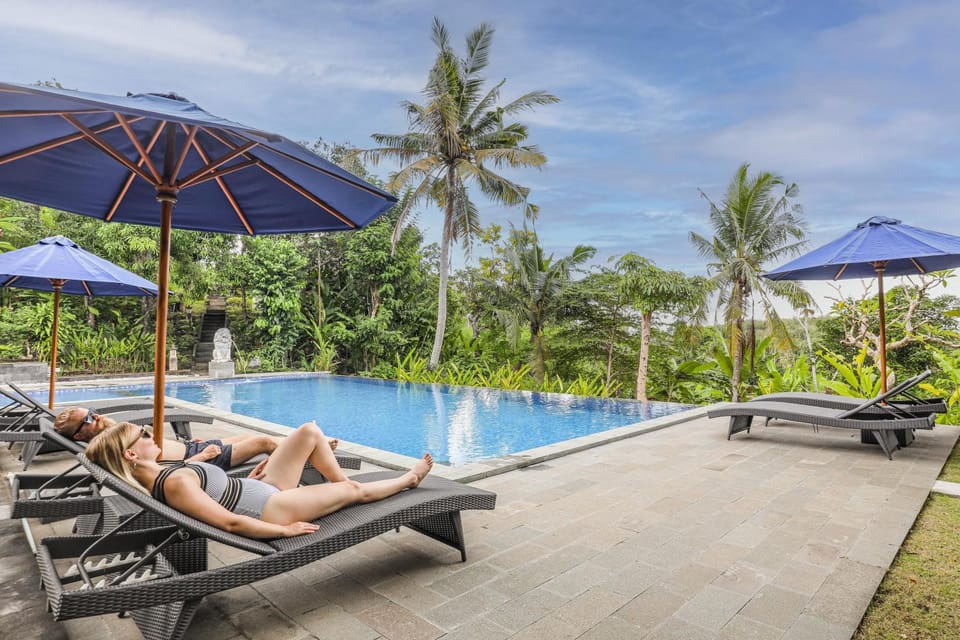 People, Pool view, Swimming pool, sunbed