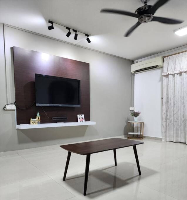 Communal lounge/ TV room, TV and multimedia, Living room, Seating area