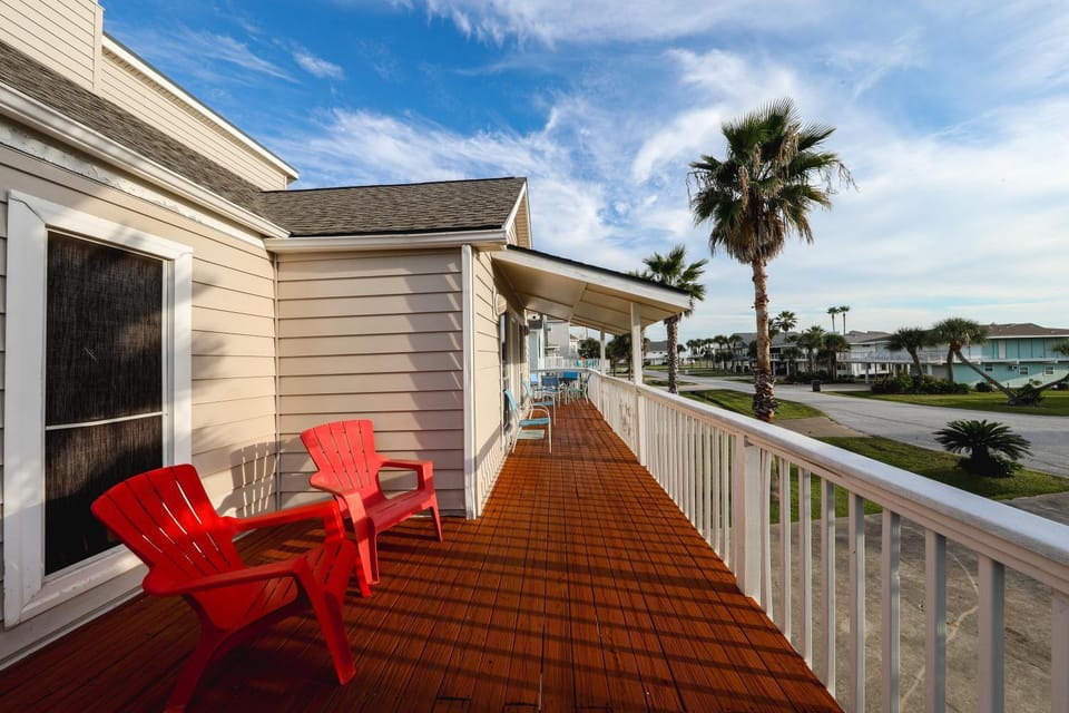 Beach Mode ON! House in Hitchcock