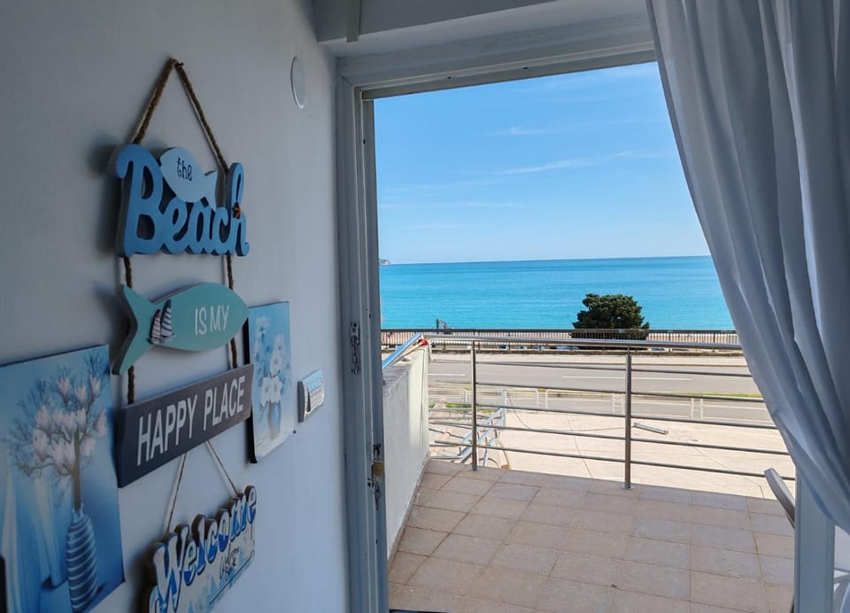 Seaview, just across the beach, Bečići Apartment in Budva Municipality