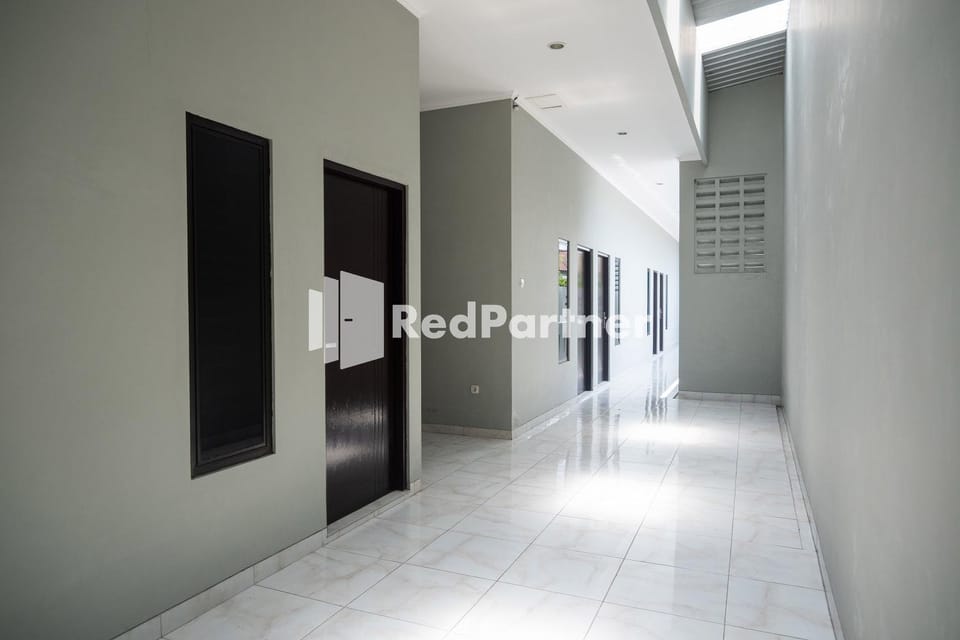 Facade/entrance, Floor plan