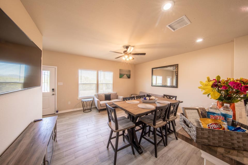 Living room, Dining area