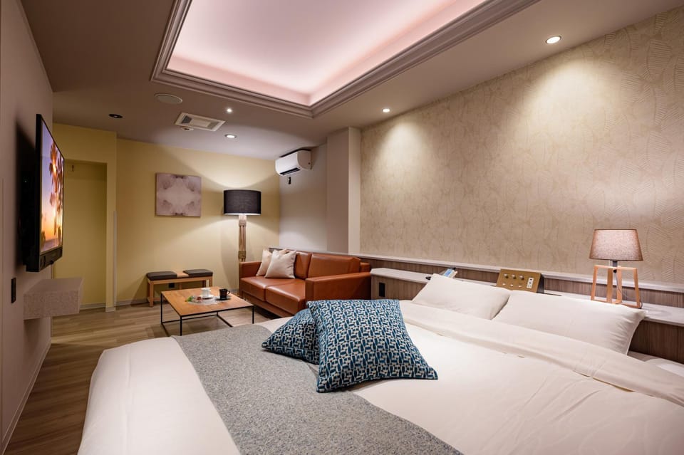 Bed, Living room