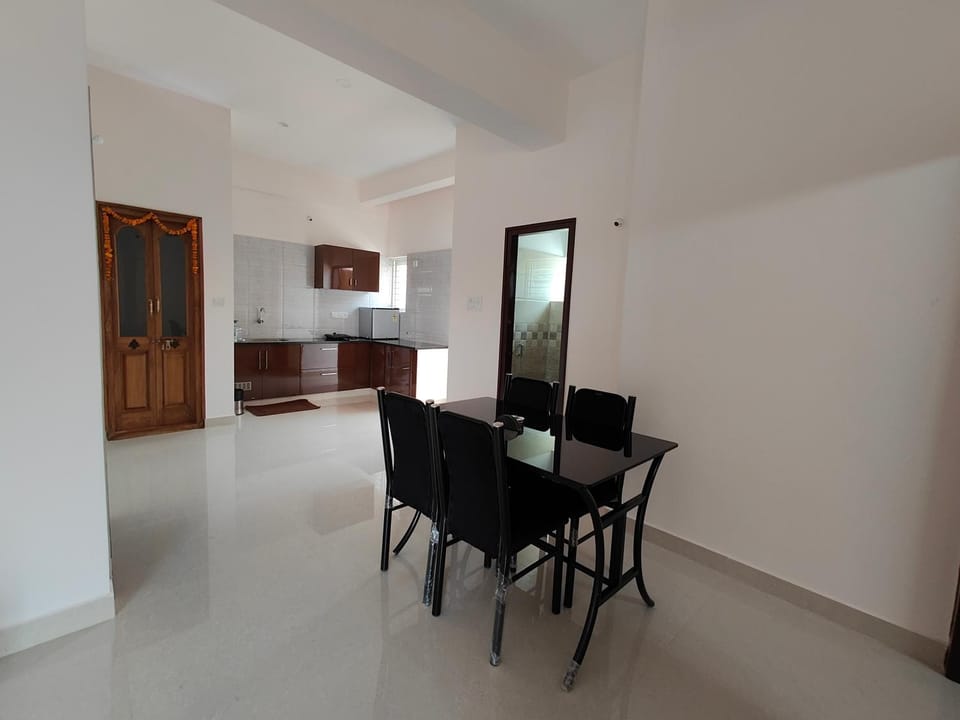 Kitchen or kitchenette, Dining area, Communal kitchen