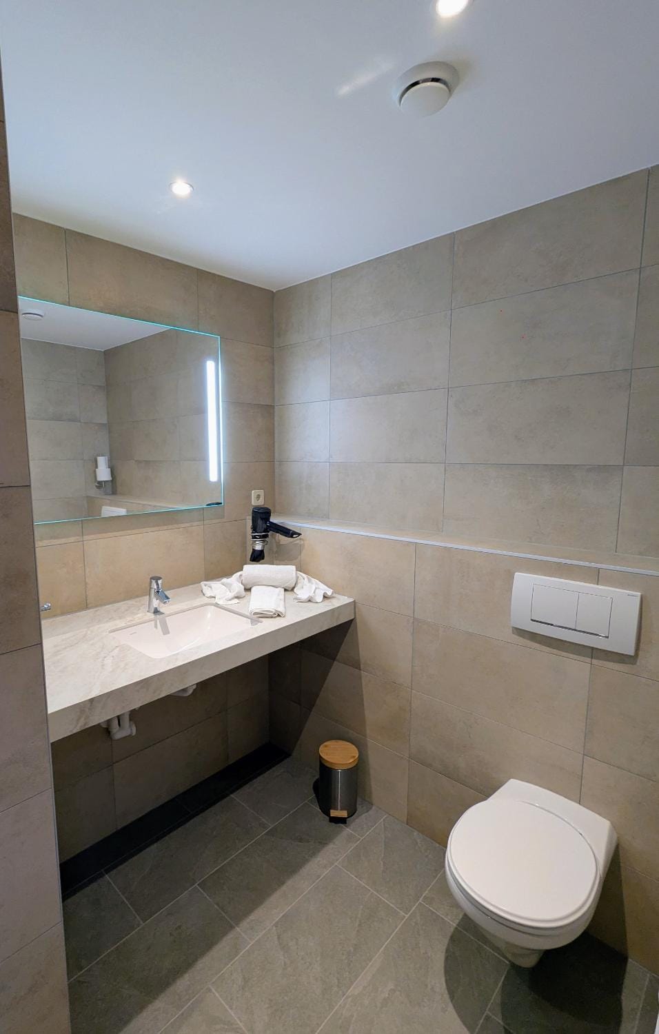 Bathroom, hair dryier, towels