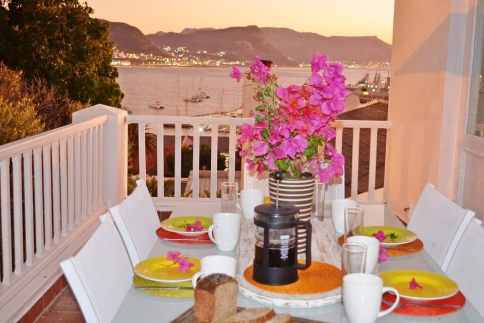 Bougainvillea House - The Heart of Simonstown Apartment in Cape Town