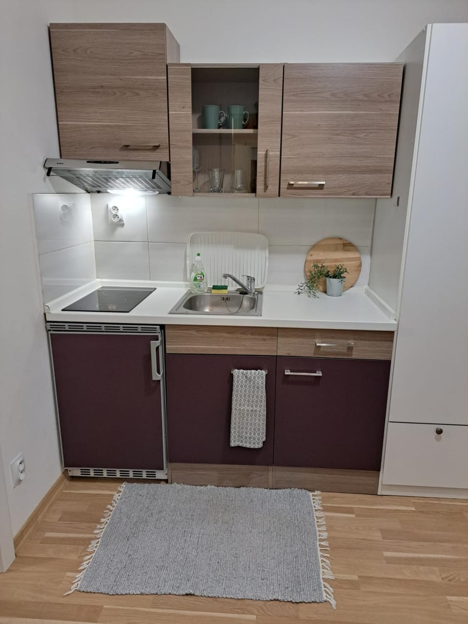Kitchen or kitchenette, stove