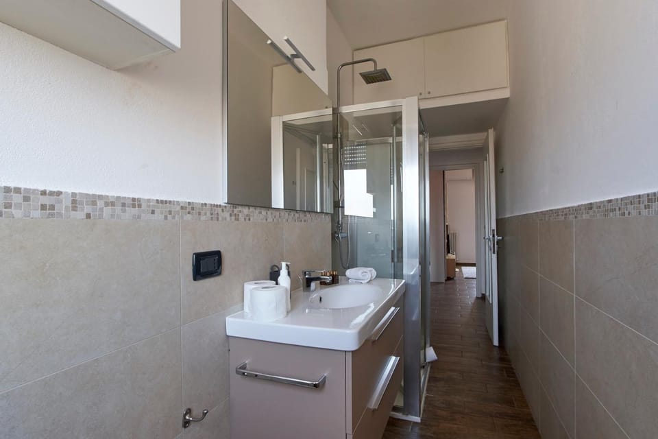 Shower, Bathroom, towels