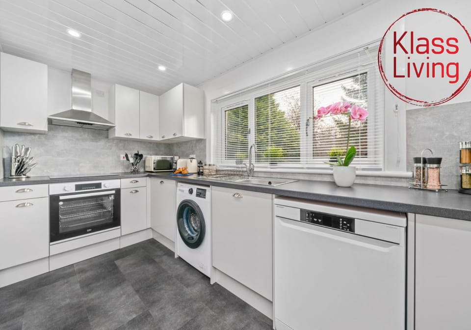 Coffee/tea facilities, Kitchen or kitchenette, Decorative detail, Guests, group of guests, Family