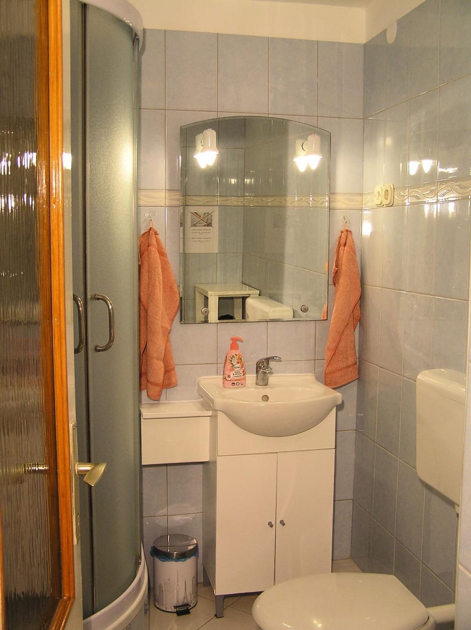 Shower, Toilet, towels