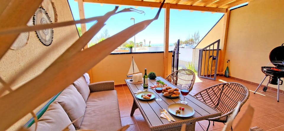 View (from property/room), Balcony/Terrace, Seating area, Dining area